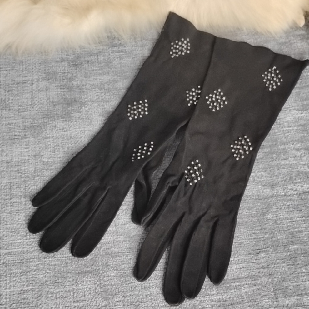 Michel Swiss Black Gloves with Silver Detailing.Made In France